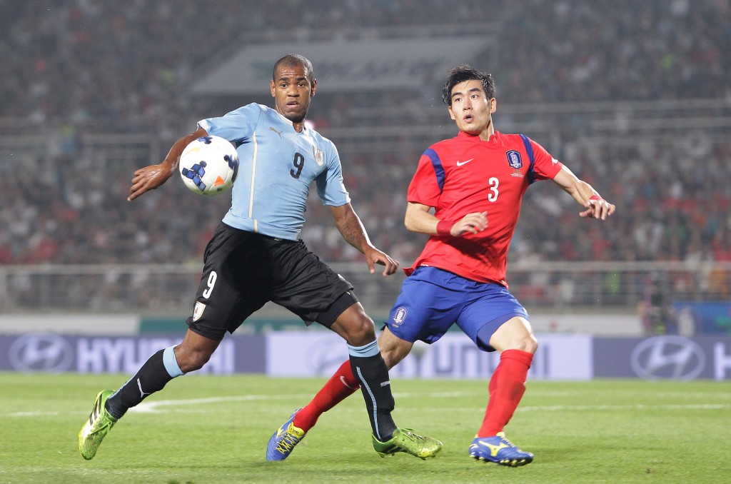 Bid turned down for South American striker