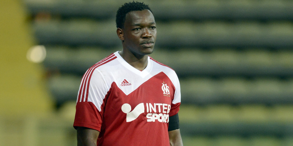 Magpies make contact with Mandanda