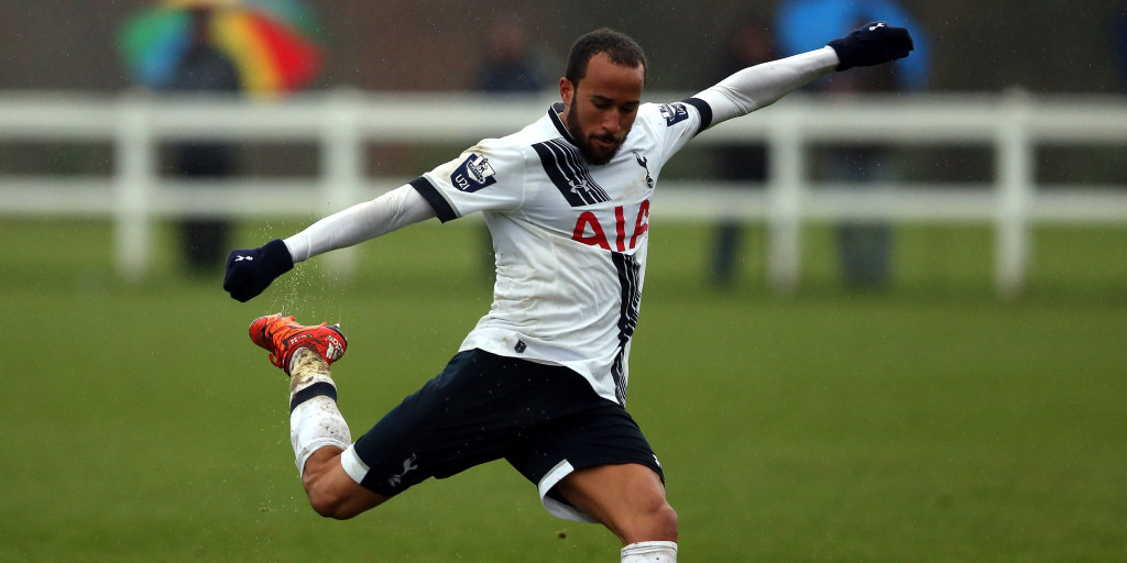 Magpies close in on English duo