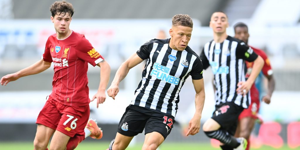 Pundit urges Newcastle to sort out new deal for Dwight Gayle