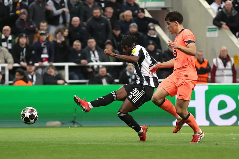 Elanga vs Barcelona Champions League