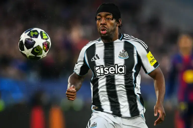 Barcelona 7-2 Newcastle: Elanga penalty claim – ‘He has to give the other’