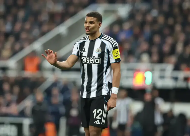 Newcastle News: Fans Slam Eddie Howe For Dropping Thiaw vs Sunderland