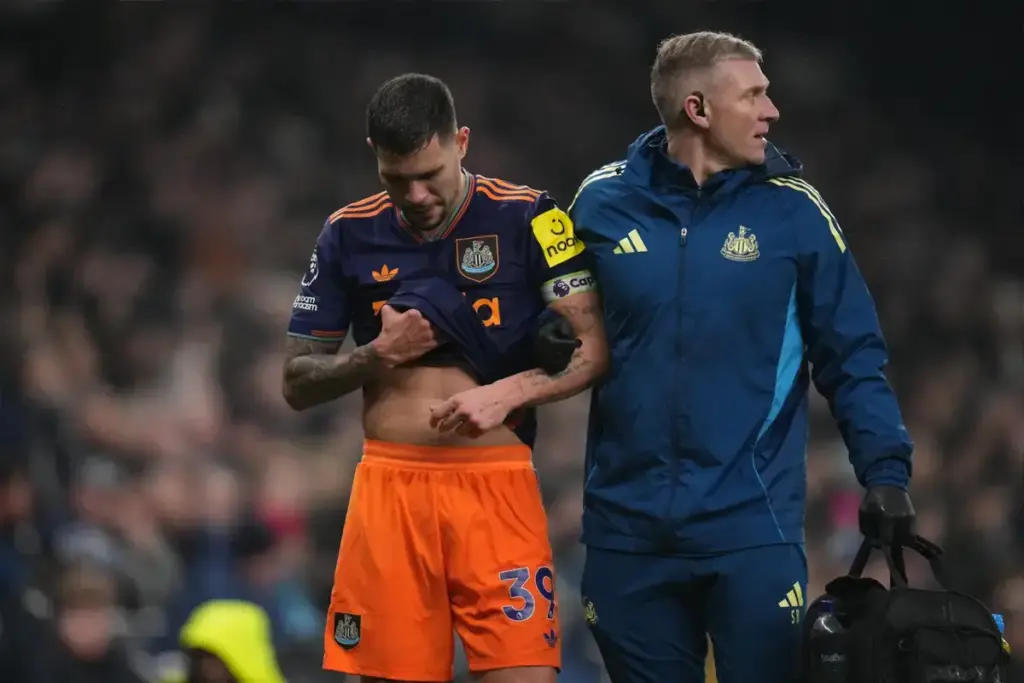 Newcastle ‘would not block’ Guimaraes leaving amid contract talks paused