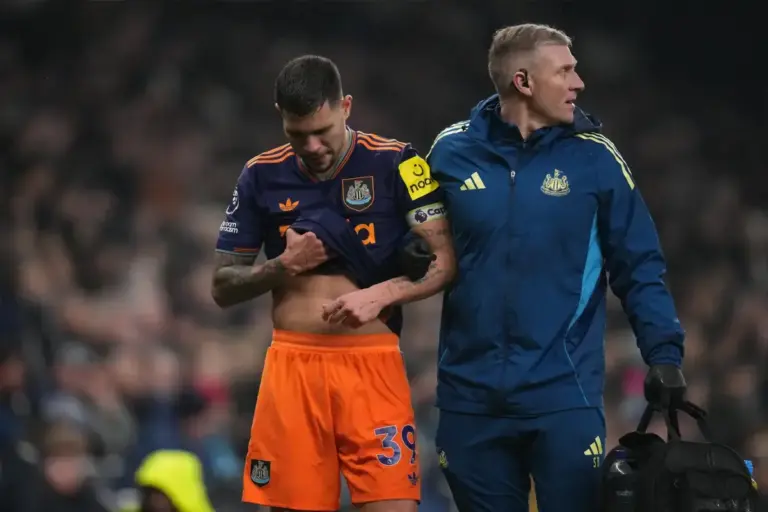 Newcastle ‘would not block’ Guimaraes leaving amid contract talks paused