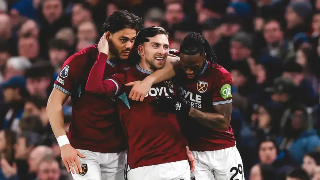 Newcastle should push for West Ham transfer – ex Arsenal star’s attitude stands out