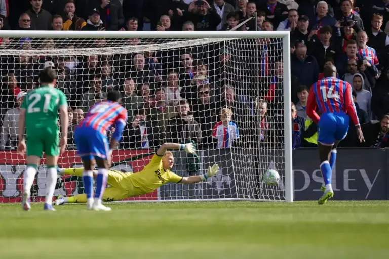 Dermot Gallagher verdict on Newcastle United penalty decision that frustrated Eddie Howe