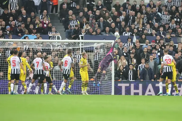 Newcastle United look to hand Chelsea £50m transfer blow in Joao Pedro revenge
