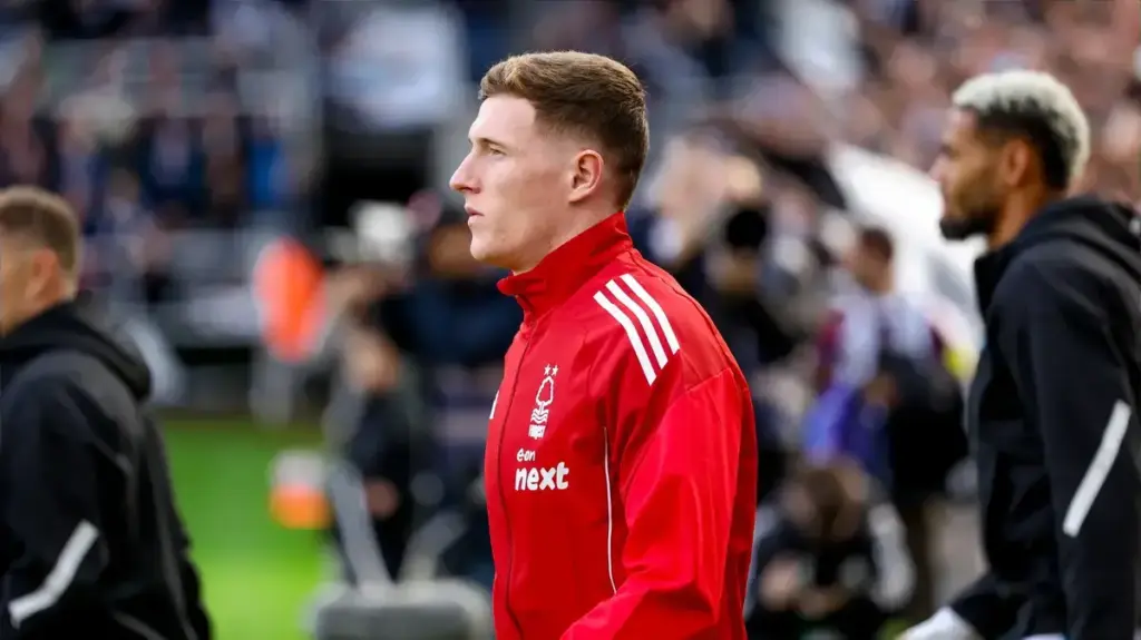 Chris Waddle Thinks Elliot Anderson Wants Newcastle Not Man City or Man Utd