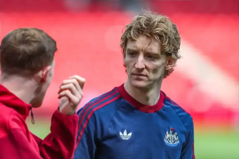 Eddie Howe sends Arsenal and Man Utd clue over £75m Newcastle United Anthony Gordon transfer