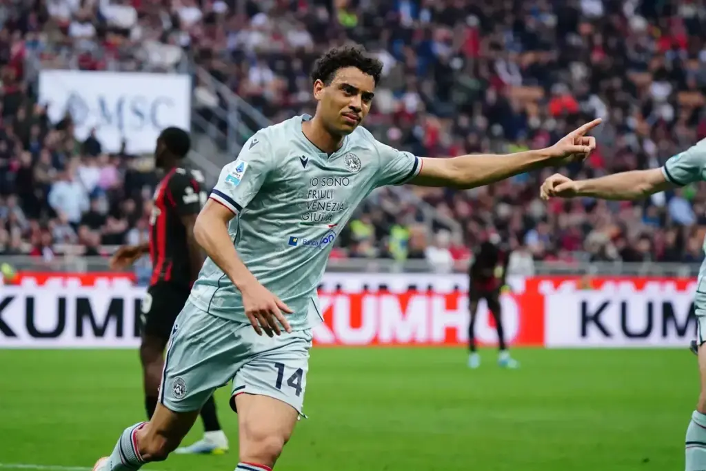 Newcastle United look to beat Bournemouth and Brighton to €30m midfielder