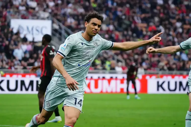 Newcastle United look to beat Bournemouth and Brighton to €30m midfielder