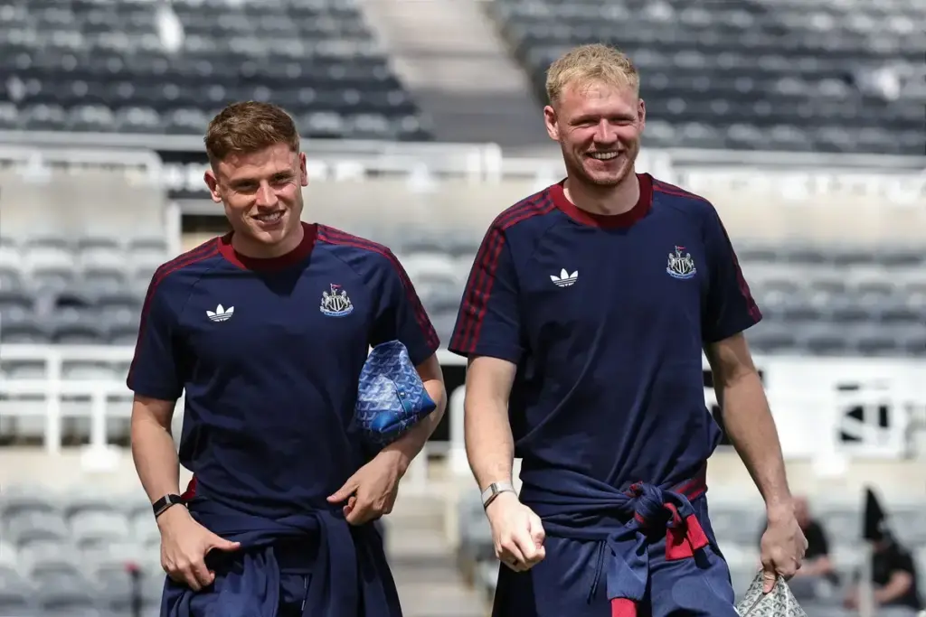 GALLERY: Sunglasses on – returning Newcastle United ace dubbed ‘cool dude’ as teammates arrive at St James’ Park