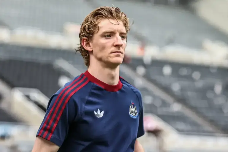 Anthony Gordon shares 14-word England message as Newcastle United teammate snubbed