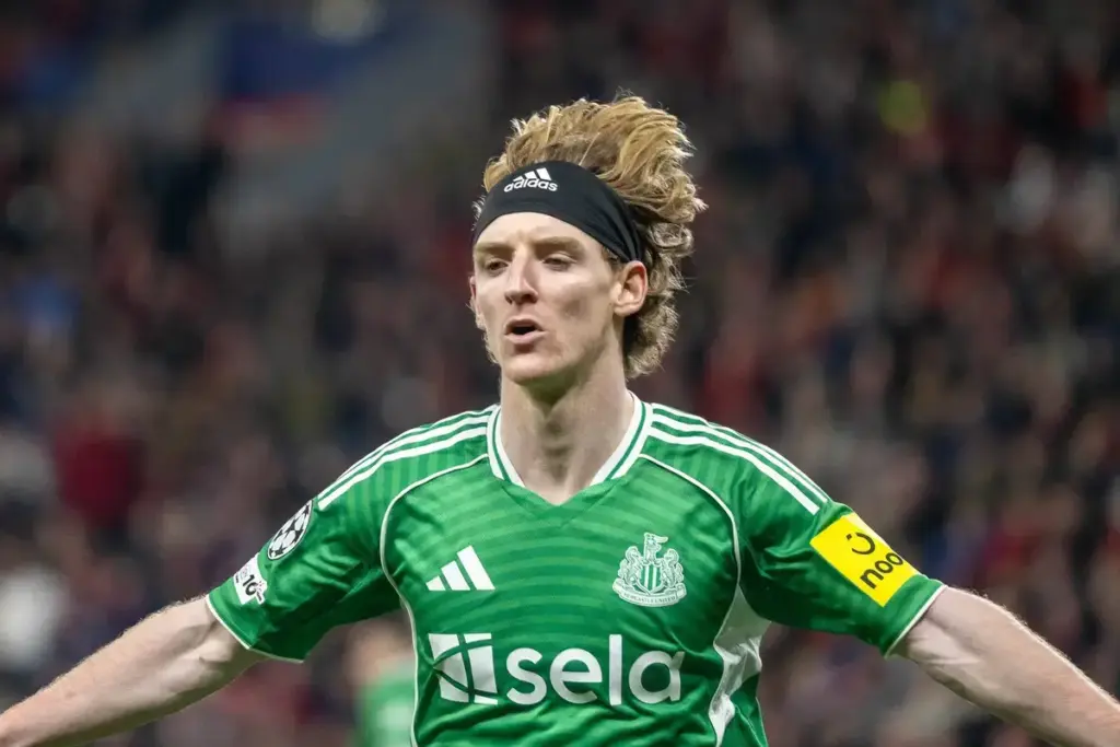 Newcastle United must move for Man Utd star as Gordon replacement