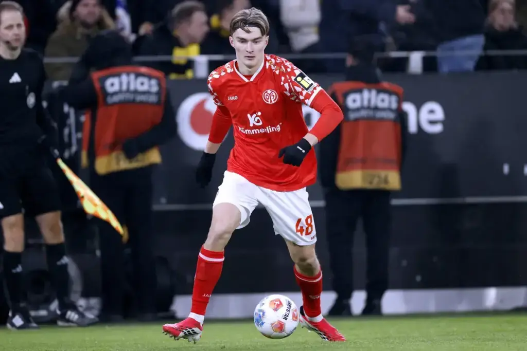 ‘Incredible’ defender drops big transfer hint after initial Newcastle United talks