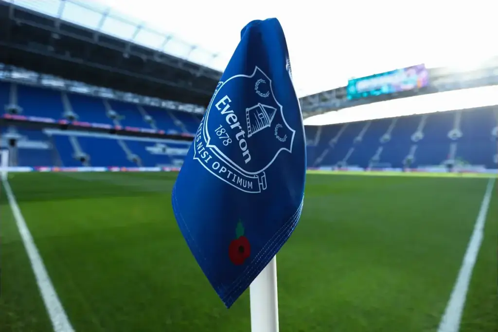 Everton make offer to striker Newcastle United want to sign