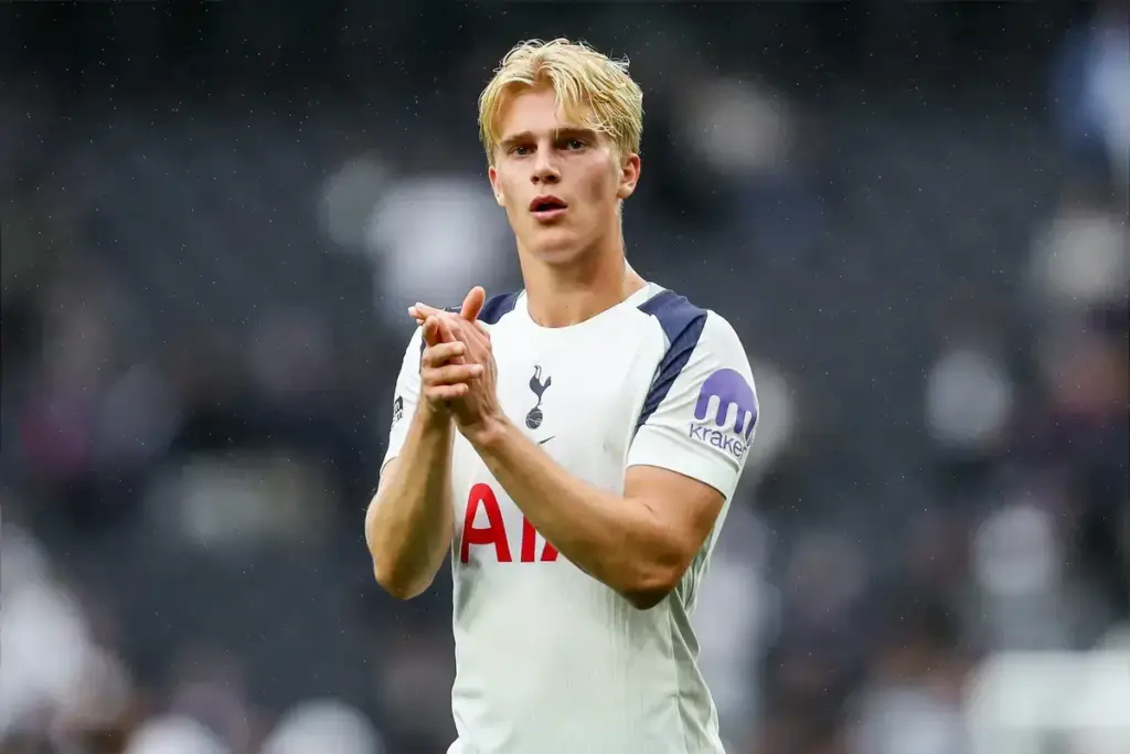 ‘Understood to have changed’ – Lucas Bergvall to Newcastle United transfer twist
