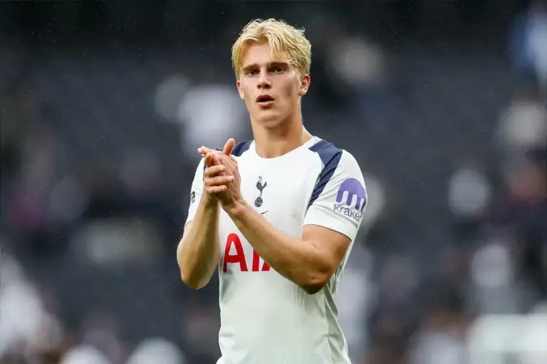 ‘Understood to have changed’ – Lucas Bergvall to Newcastle United transfer twist