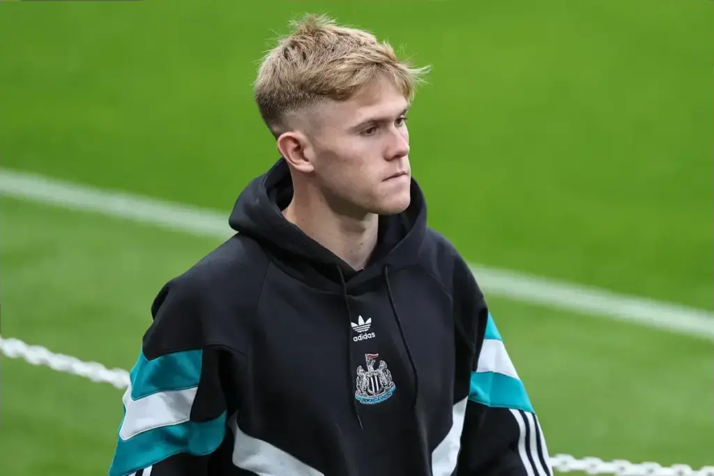 Fabrizio Romano drops major Lewis Hall to Manchester United transfer news
