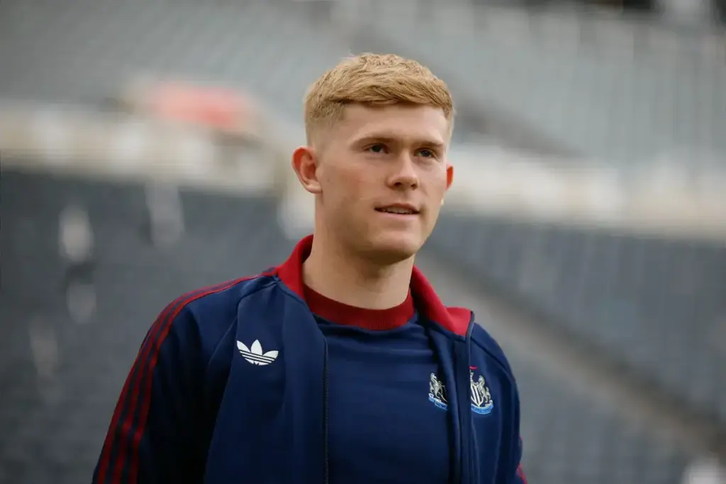 Fabrizio Romano confirms Manchester United can sign Lewis Hall only on one condition