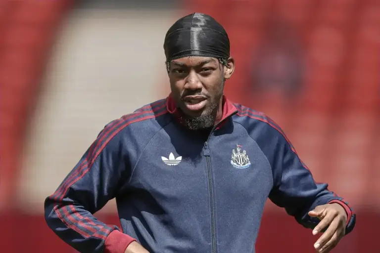 Newcastle United injury update on Anthony Elanga after being stretchered off