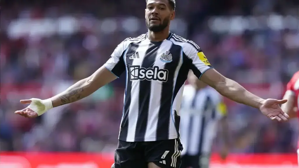 Joelinton injury update: Joelinton in a Newcastle United kit during a match