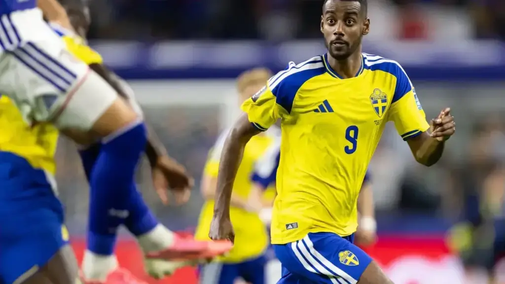 Alexander Isak Liverpool: Alexander Isak playing for the Sweden national team