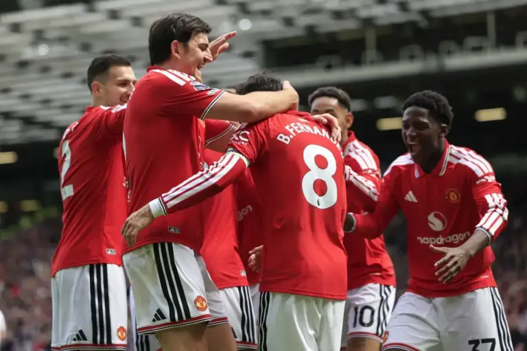 Manchester United make £60m transfer decision after Lewis Hall news
